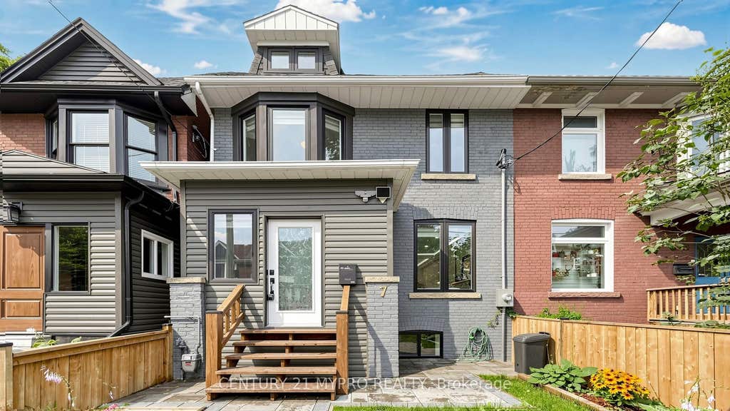 Photo of 7 Cherry Nook Gardens, Toronto, ON M4L 1J5 (MLS # E13693790)