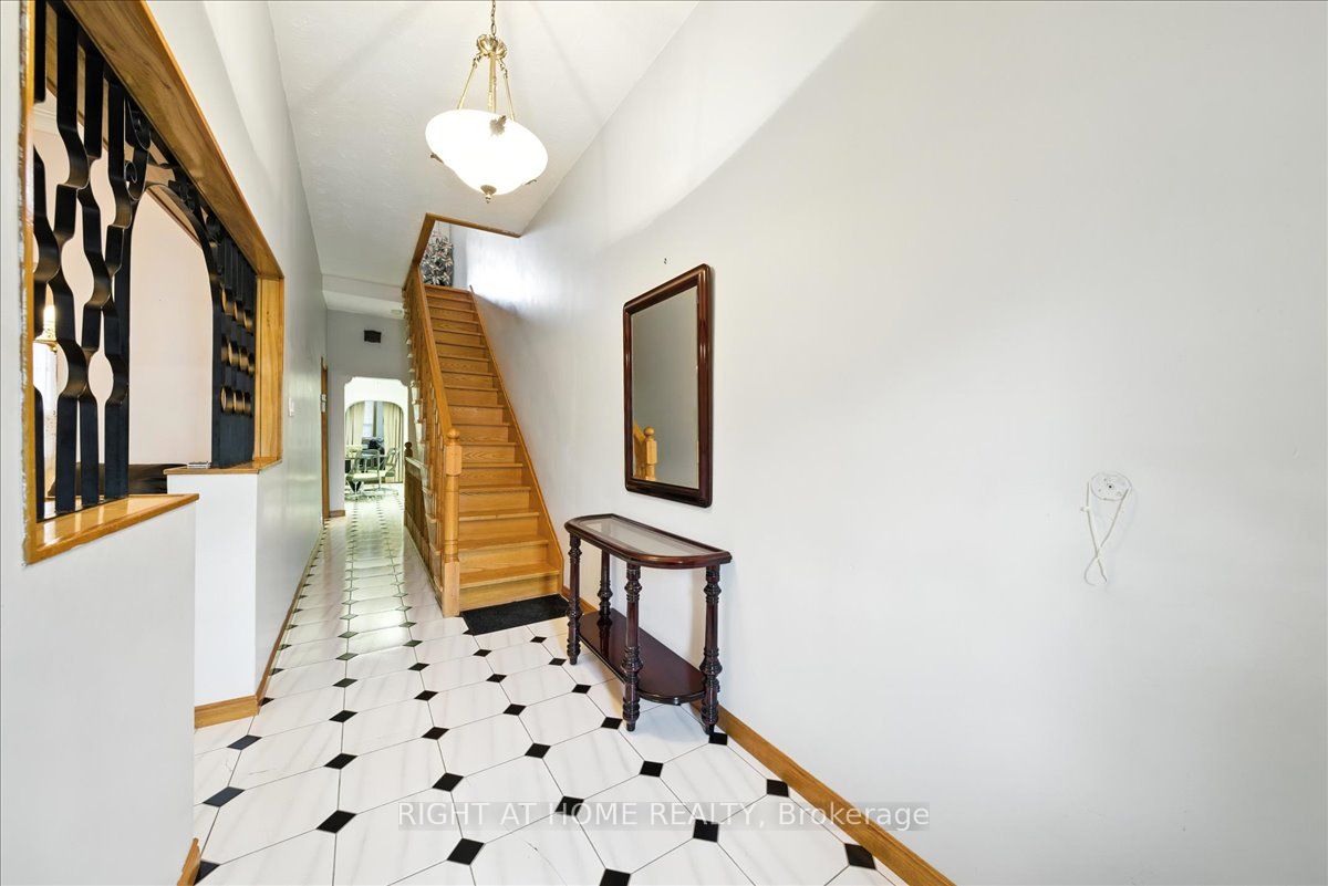 449 Roxton Road