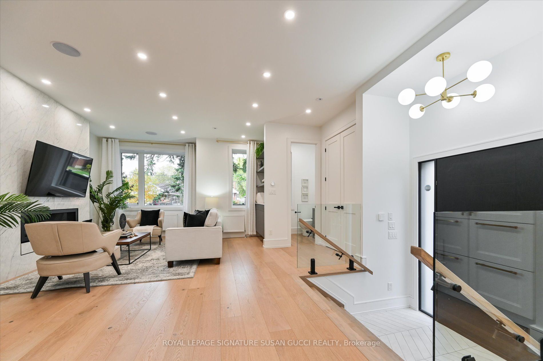 32 Treadway Boulevard