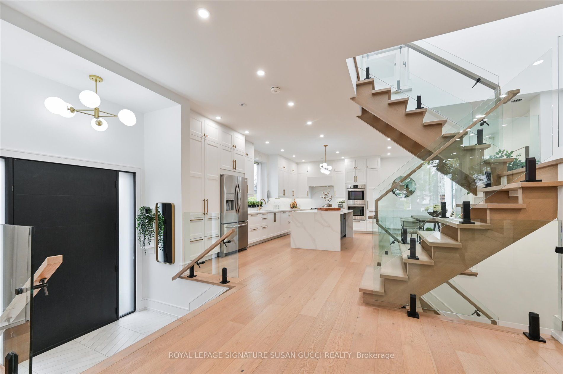 32 Treadway Boulevard