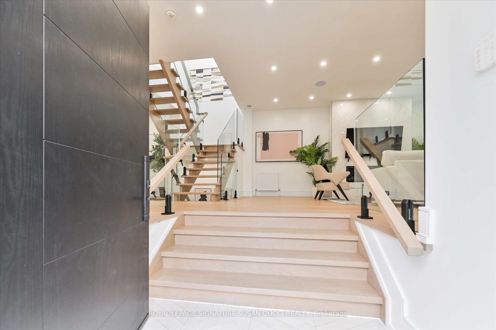 32 Treadway Boulevard