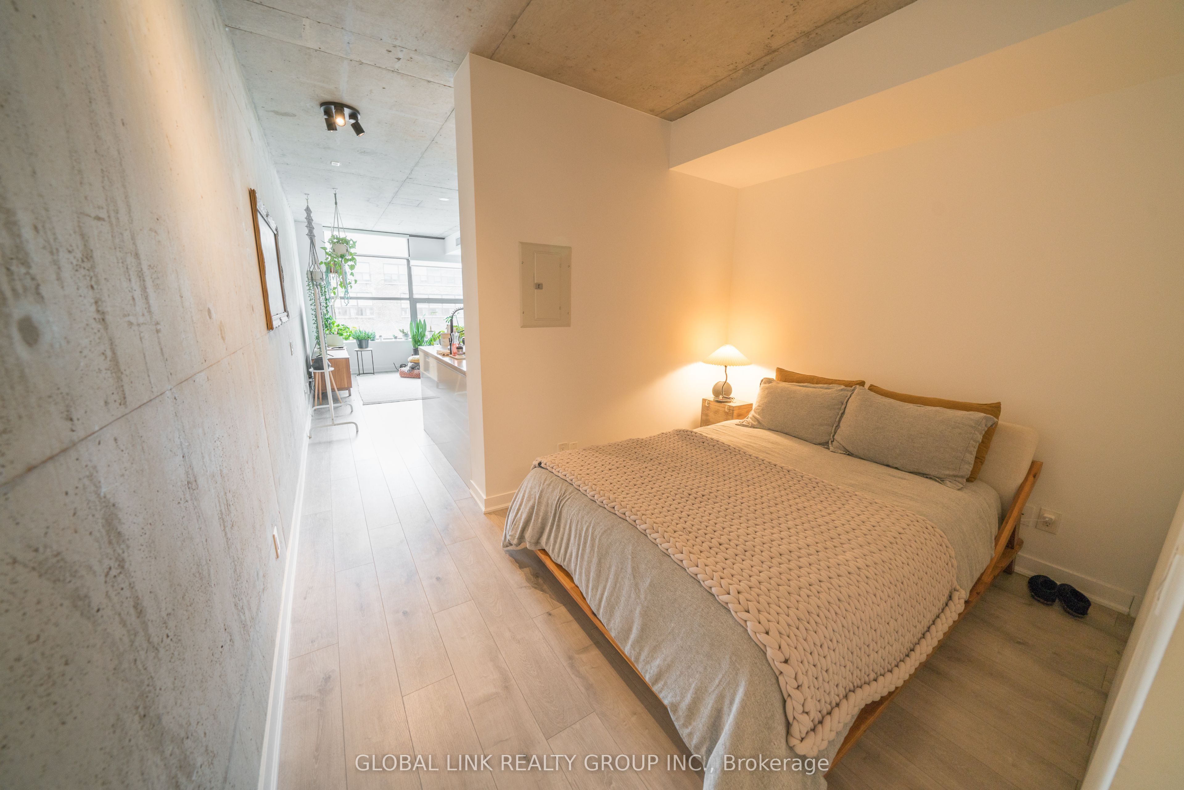 319 Carlaw Avenue 306