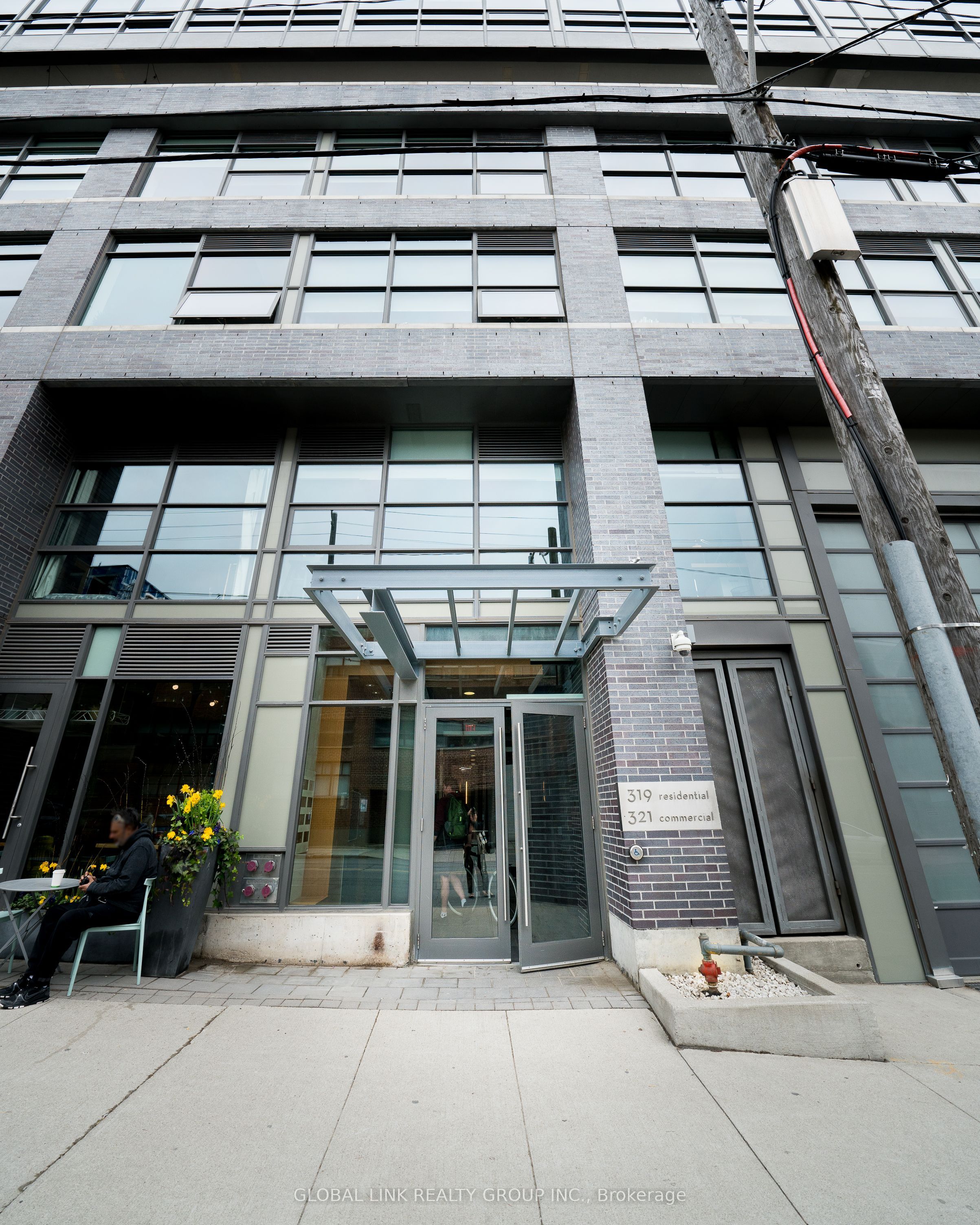319 Carlaw Avenue 306