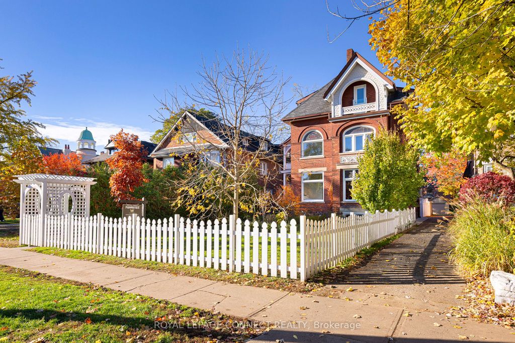 Photo of 178 High Park Avenue, Toronto, ON M6P 2S4 (MLS # W12514080)