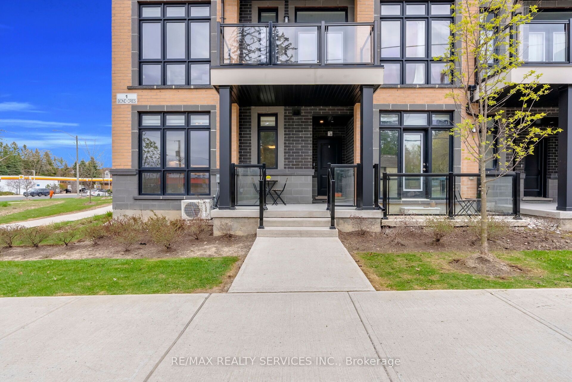 1 Bond Crescent 5