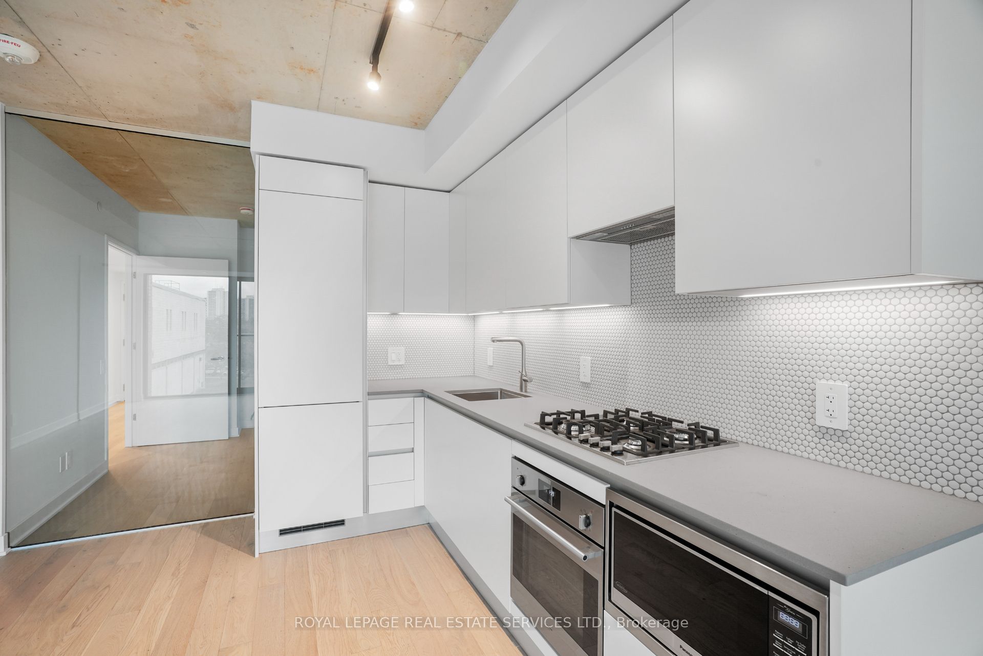 Toronto, ON M6P 1Y2, Canada, 1 Bedroom Bedrooms, ,1 BathroomBathrooms,Residential,Active,110992