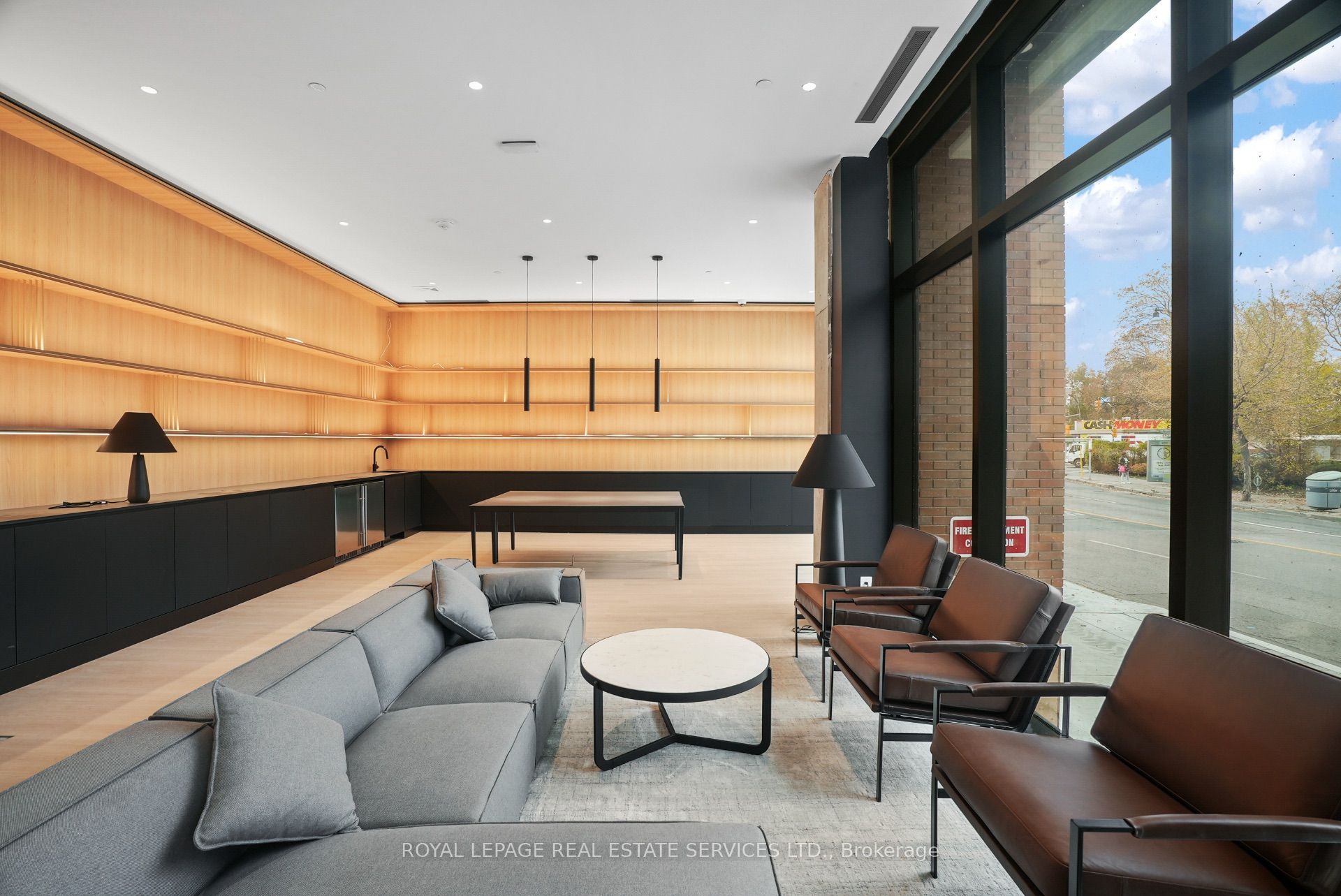 Toronto, ON M6P 1Y2, Canada, 1 Bedroom Bedrooms, ,1 BathroomBathrooms,Residential,Active,110992