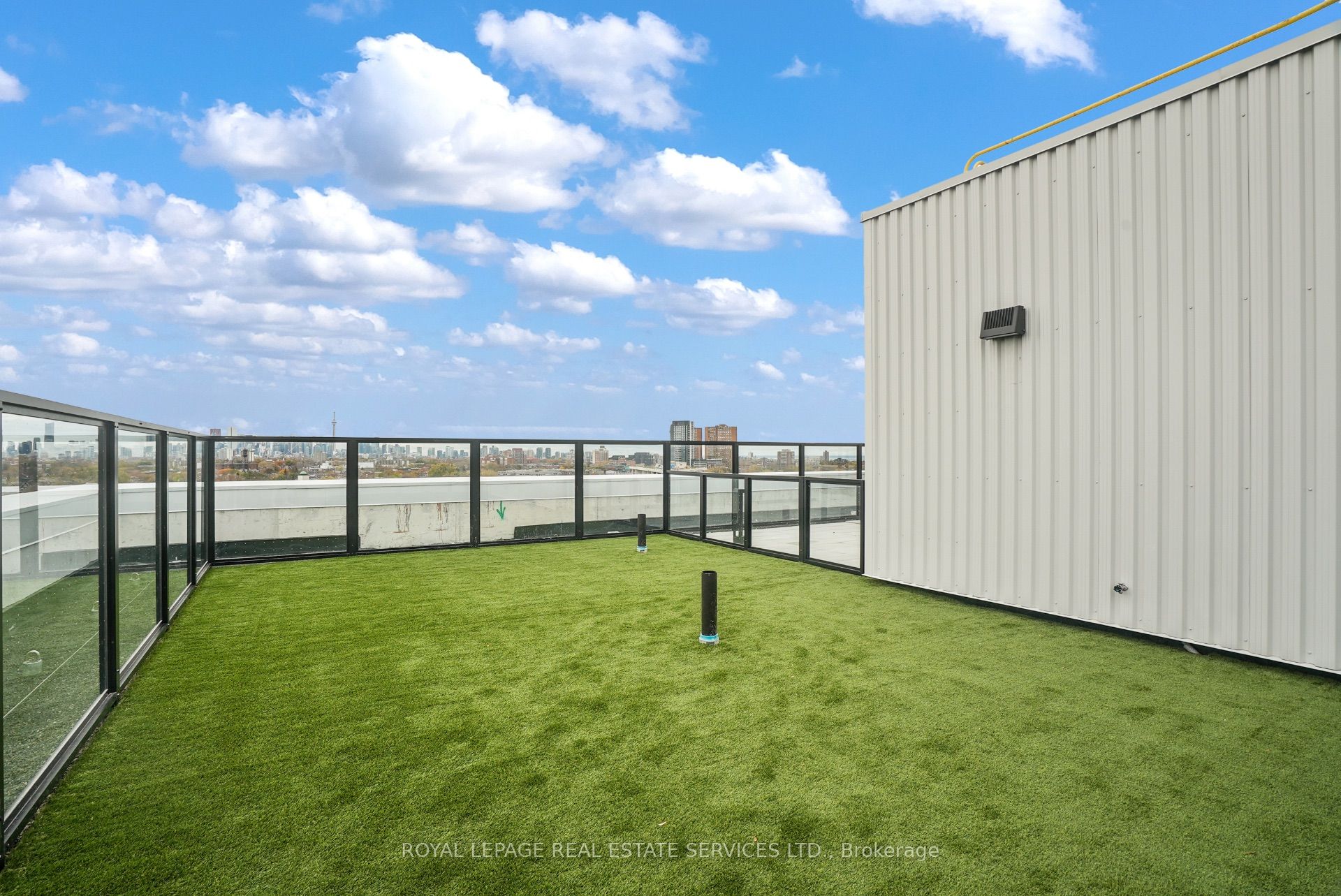 Toronto, ON M6P 1Y2, Canada, 1 Bedroom Bedrooms, ,1 BathroomBathrooms,Residential,Active,110992