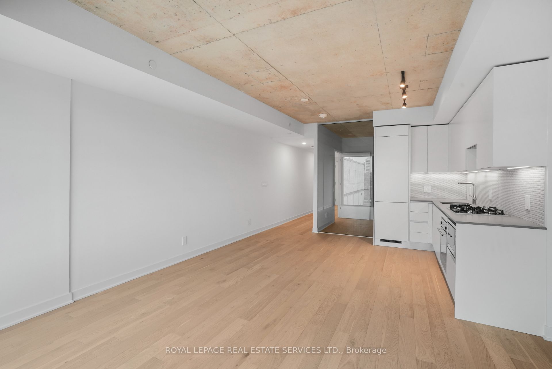 Toronto, ON M6P 1Y2, Canada, 1 Bedroom Bedrooms, ,1 BathroomBathrooms,Residential,Active,110992