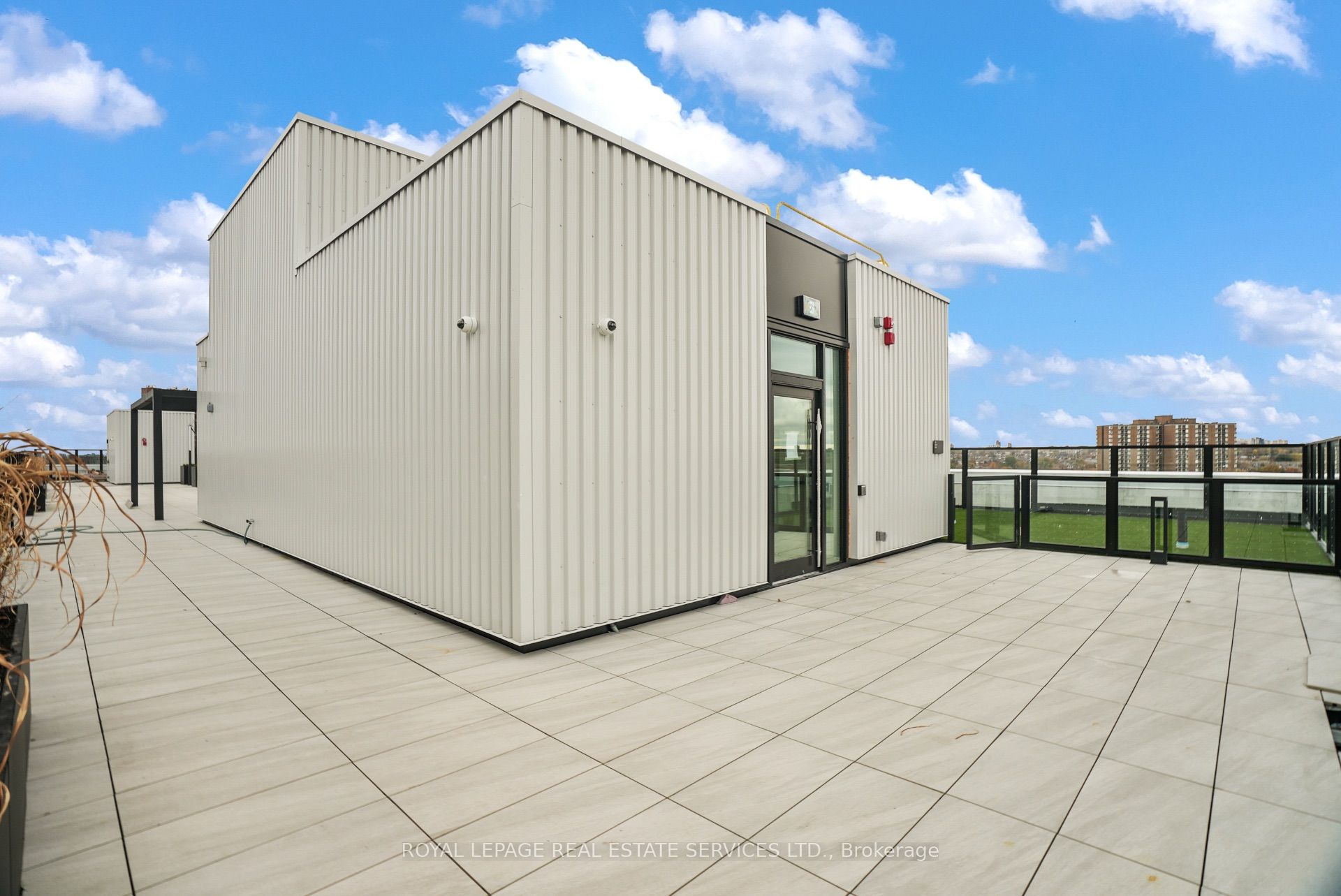 Toronto, ON M6P 1Y2, Canada, 1 Bedroom Bedrooms, ,1 BathroomBathrooms,Residential,Active,110992