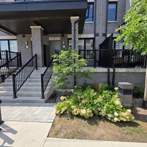 3 beds bed, 3 baths bath property at 21 Baynes Way 2, Bradford West Gwillimbury, ON L3z 4m5