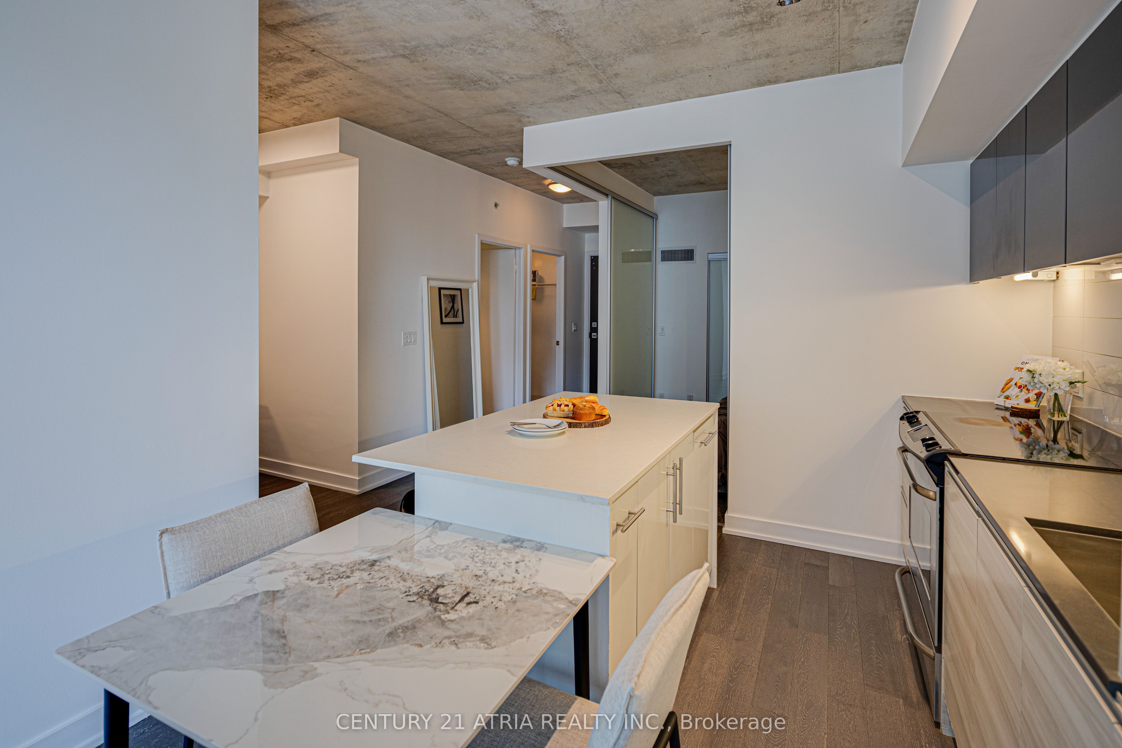 1190 Dundas Street E 513