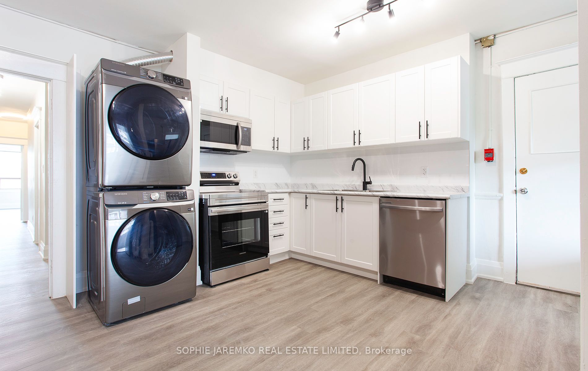 413 Roncesvalles Avenue 2
