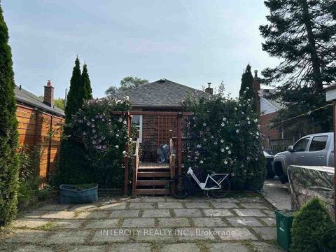 54 Sixteenth Street Toronto ON M8V 3J8