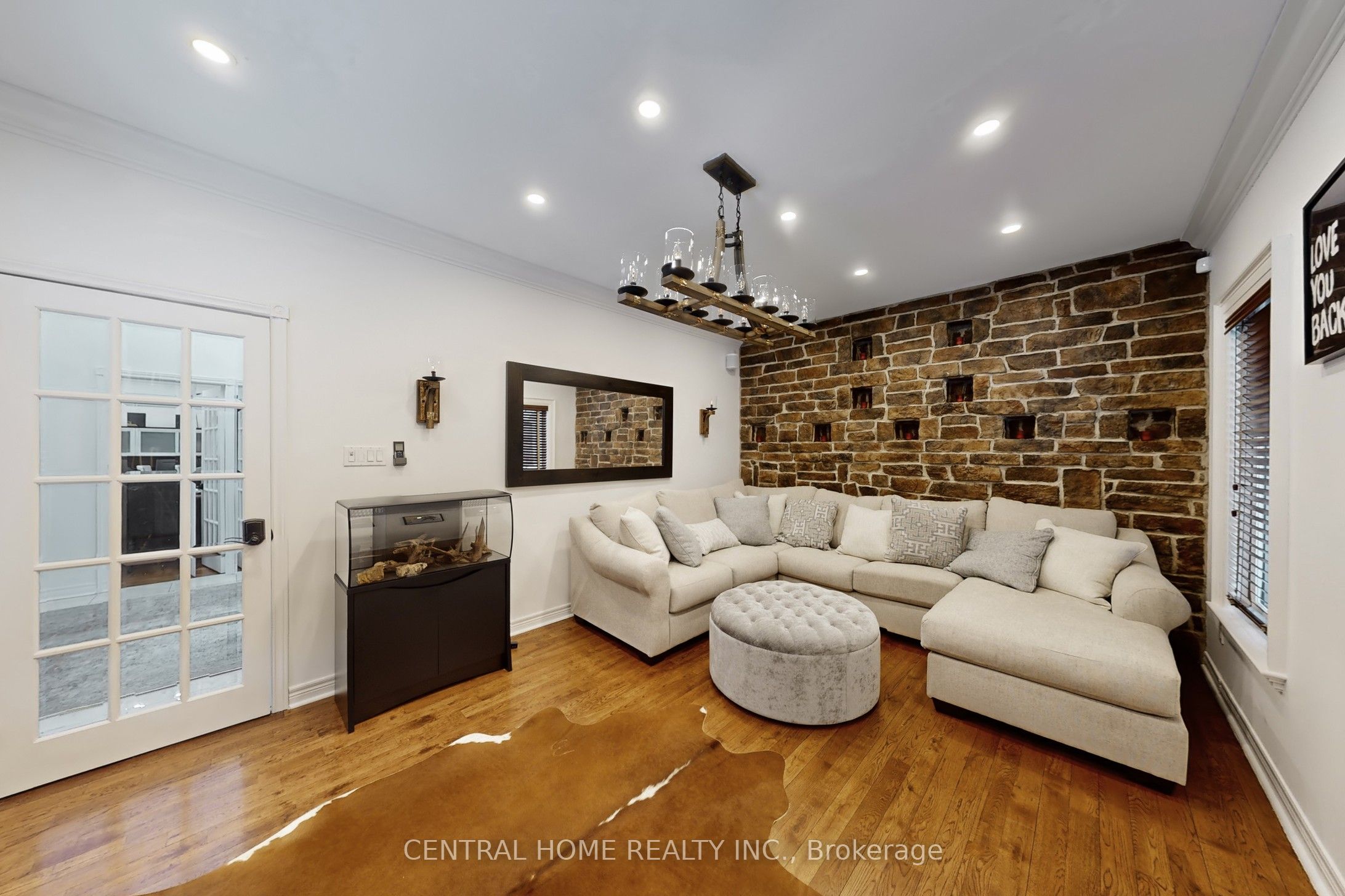 28 Theobald's Circle