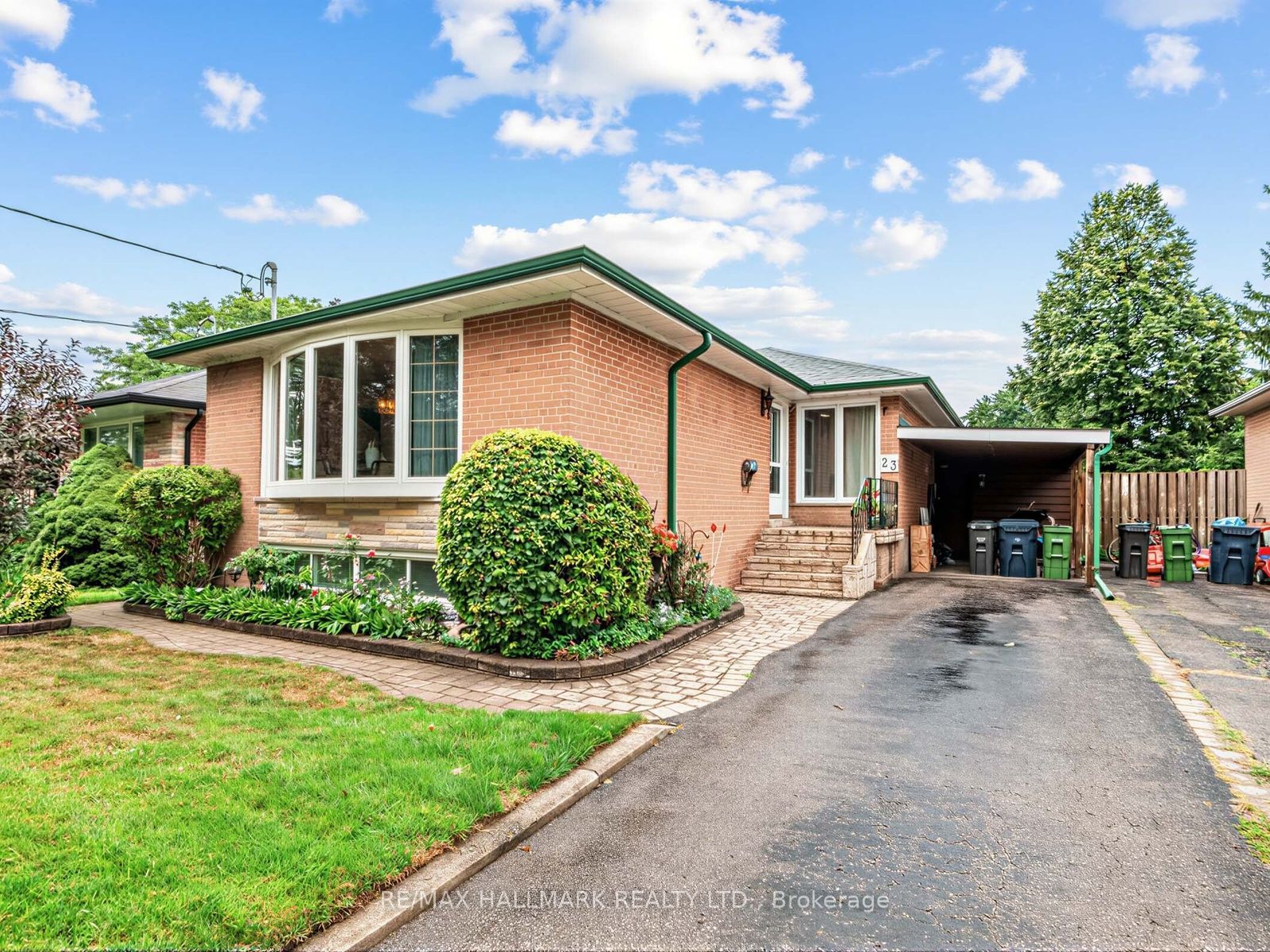 23 Lynnbrook Drive
