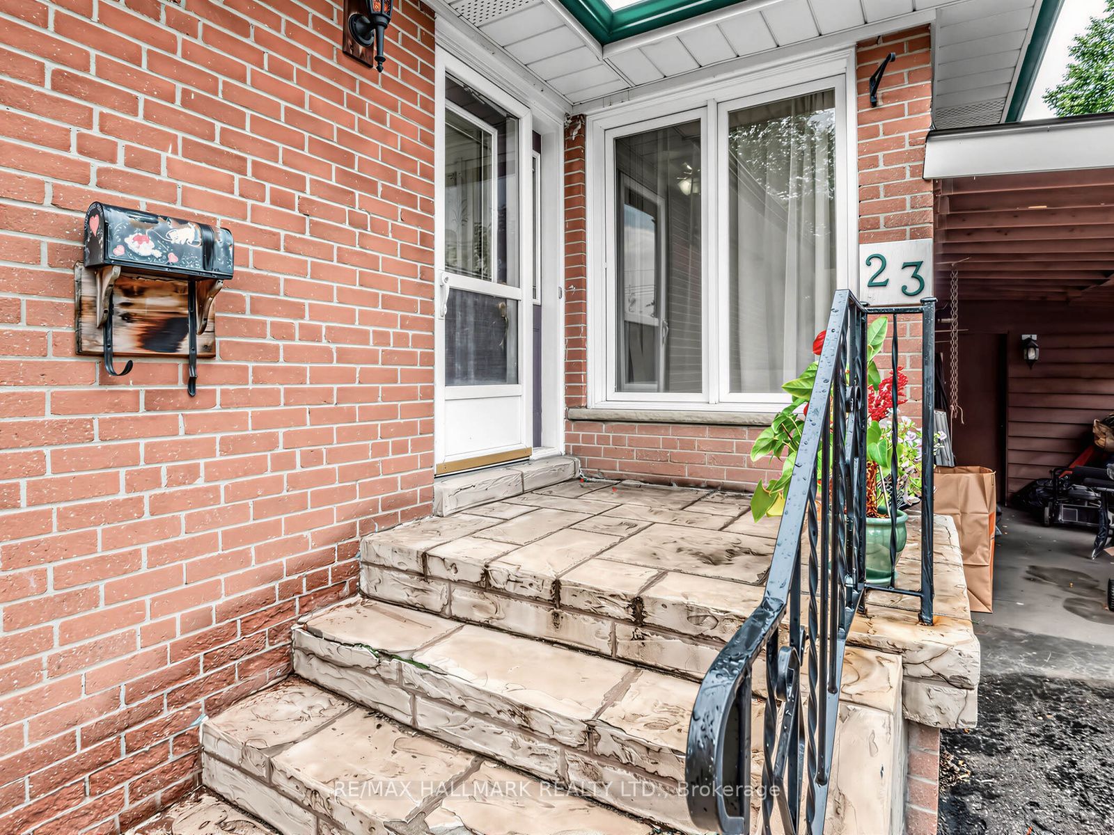 23 Lynnbrook Drive
