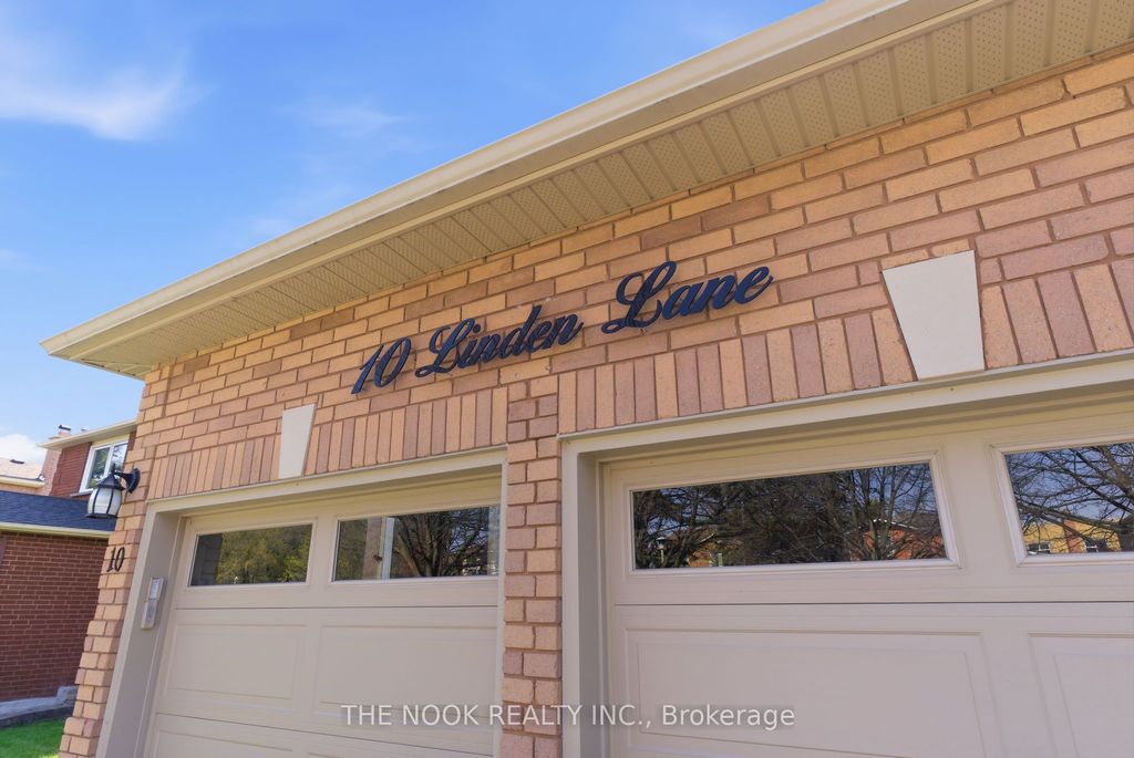 Photo of 10 Linden Lane, Whitchurch-Stouffville, ON L4A 5S1 (MLS # N13106438)