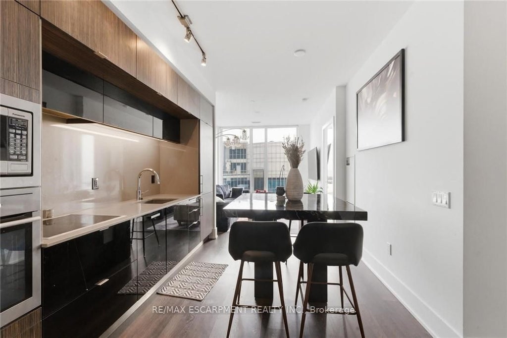 Photo of 10 York Street #3807, Toronto, ON M5J 0E1 (MLS # C13790518)
