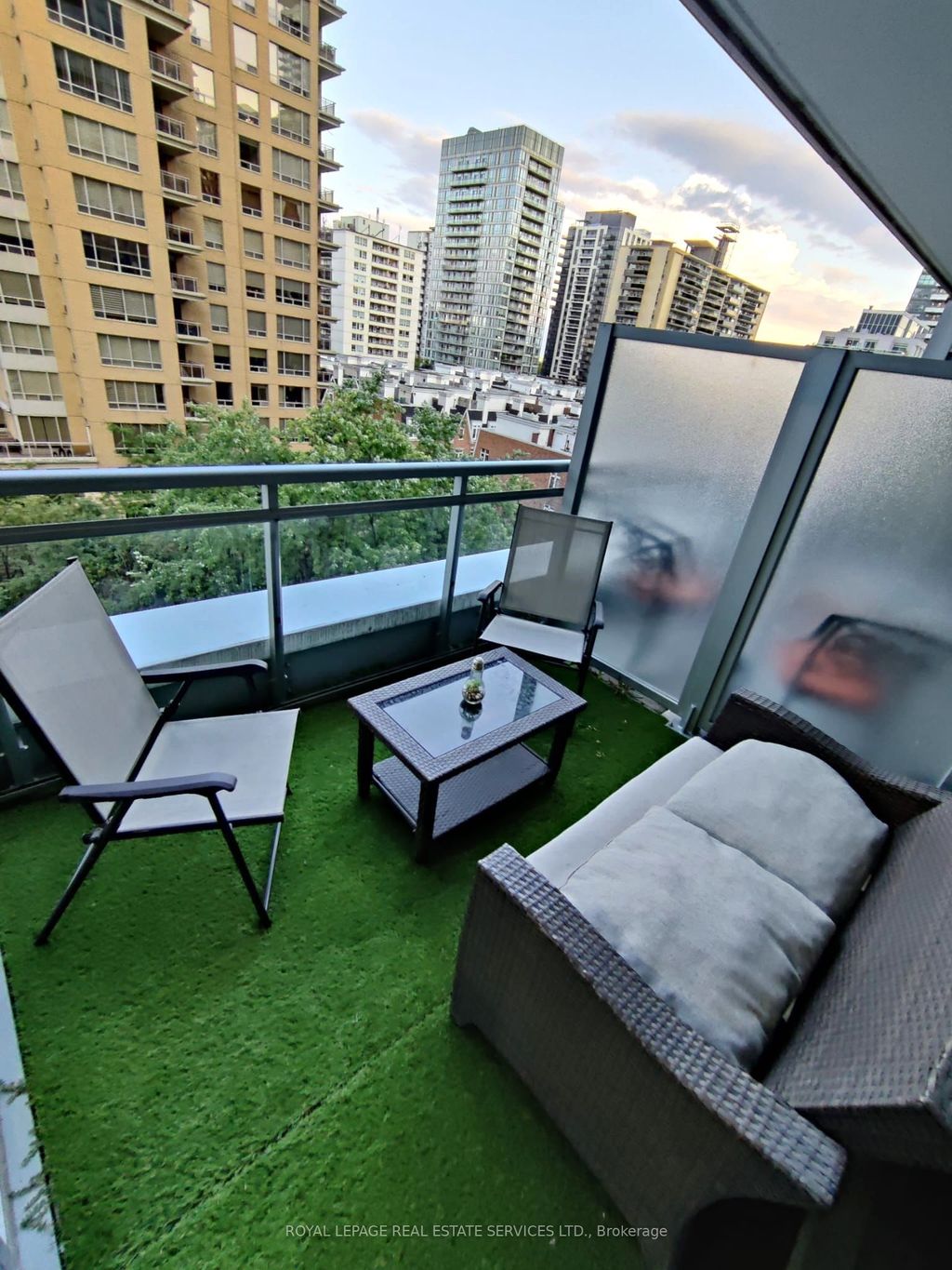 Photo of 98 Lillian Street #520, Toronto, ON M4S 0A5 (MLS # C12472461)