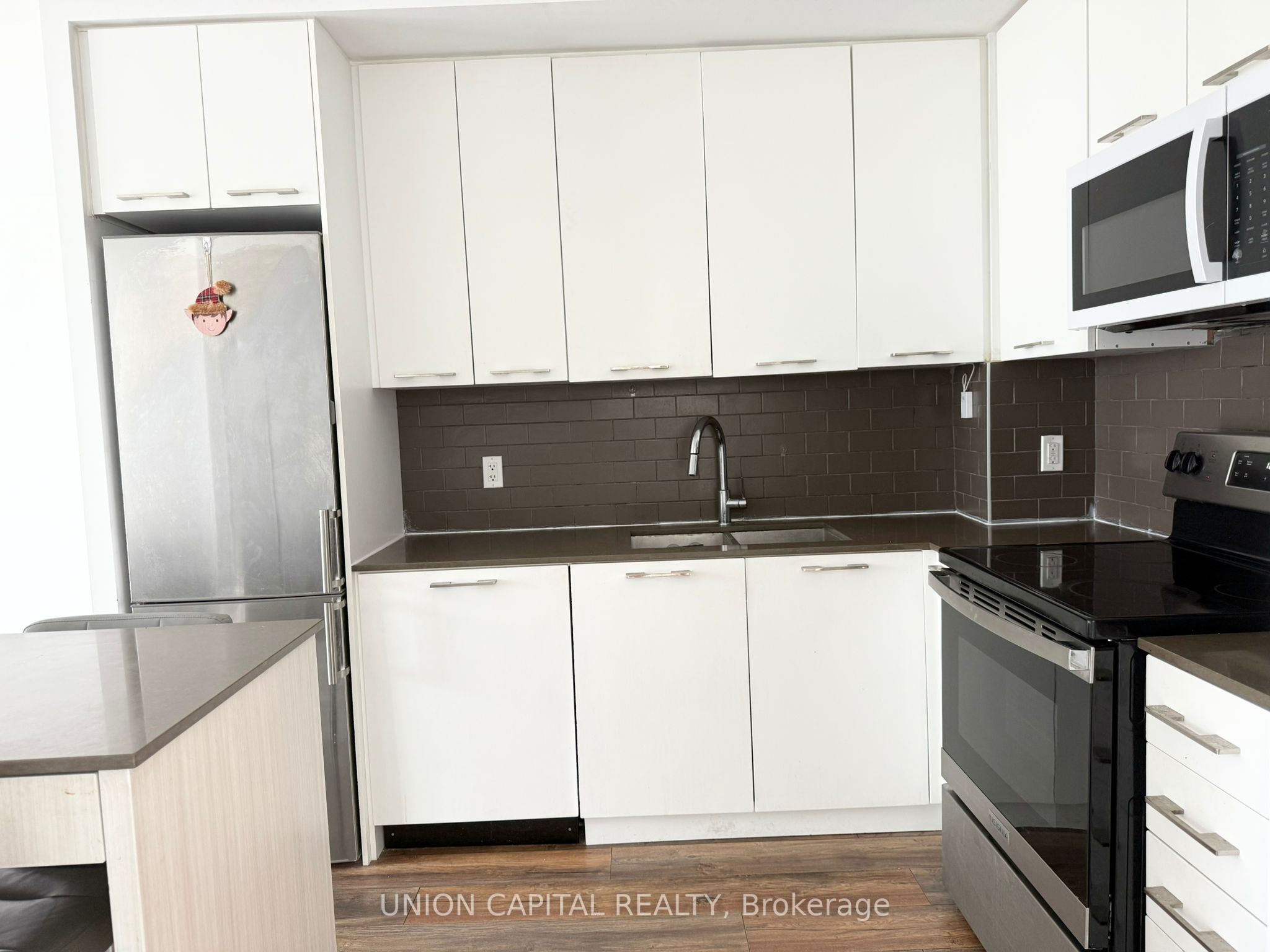 9471 Yonge Street 1201