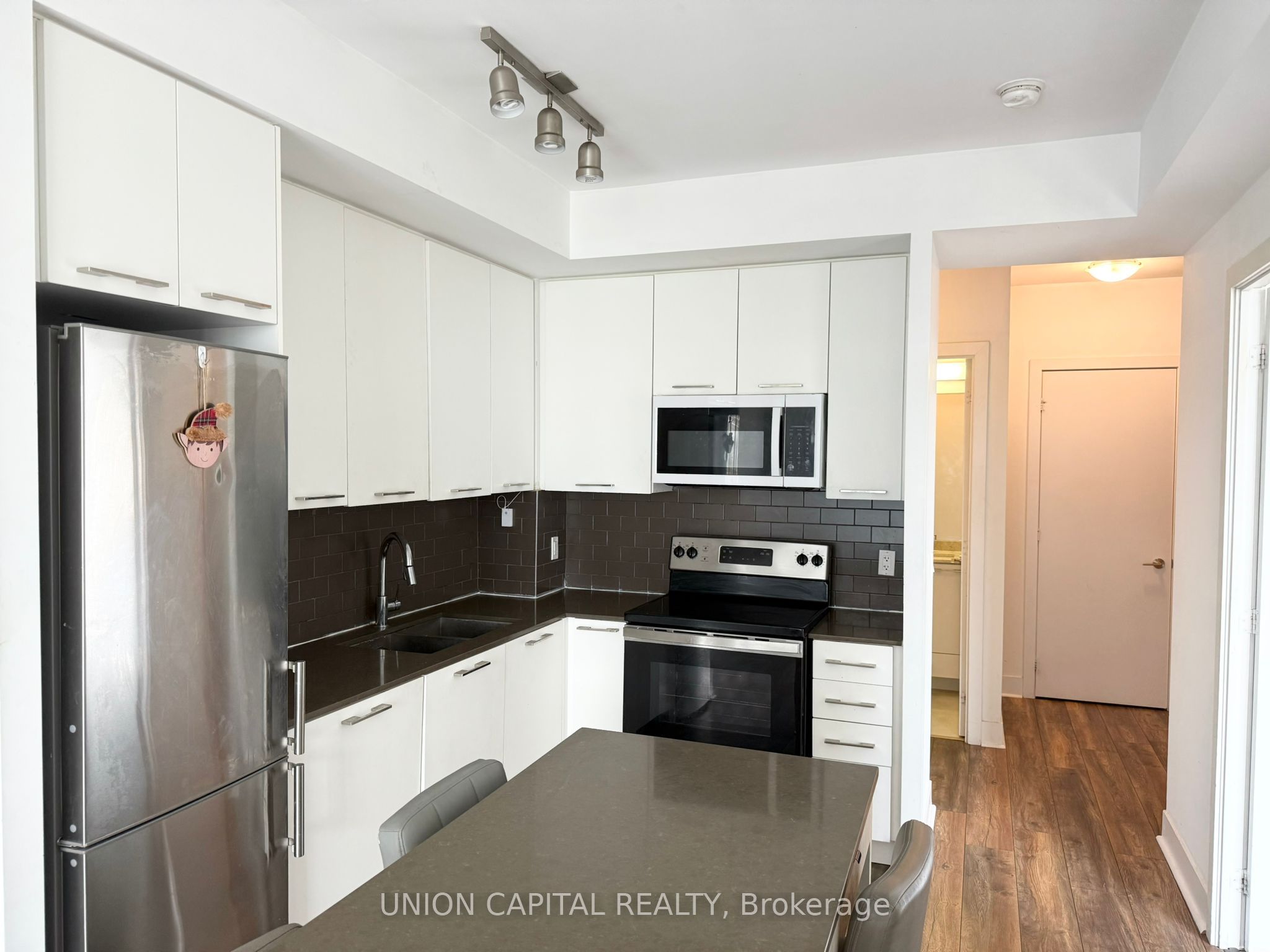9471 Yonge Street 1201