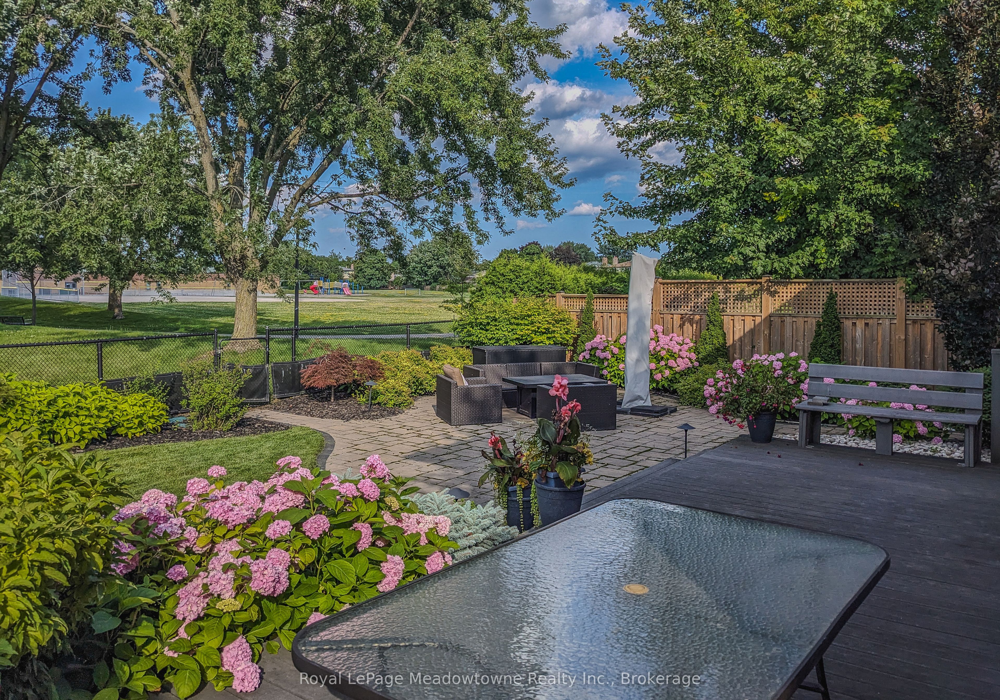 740 Robertson Crescent