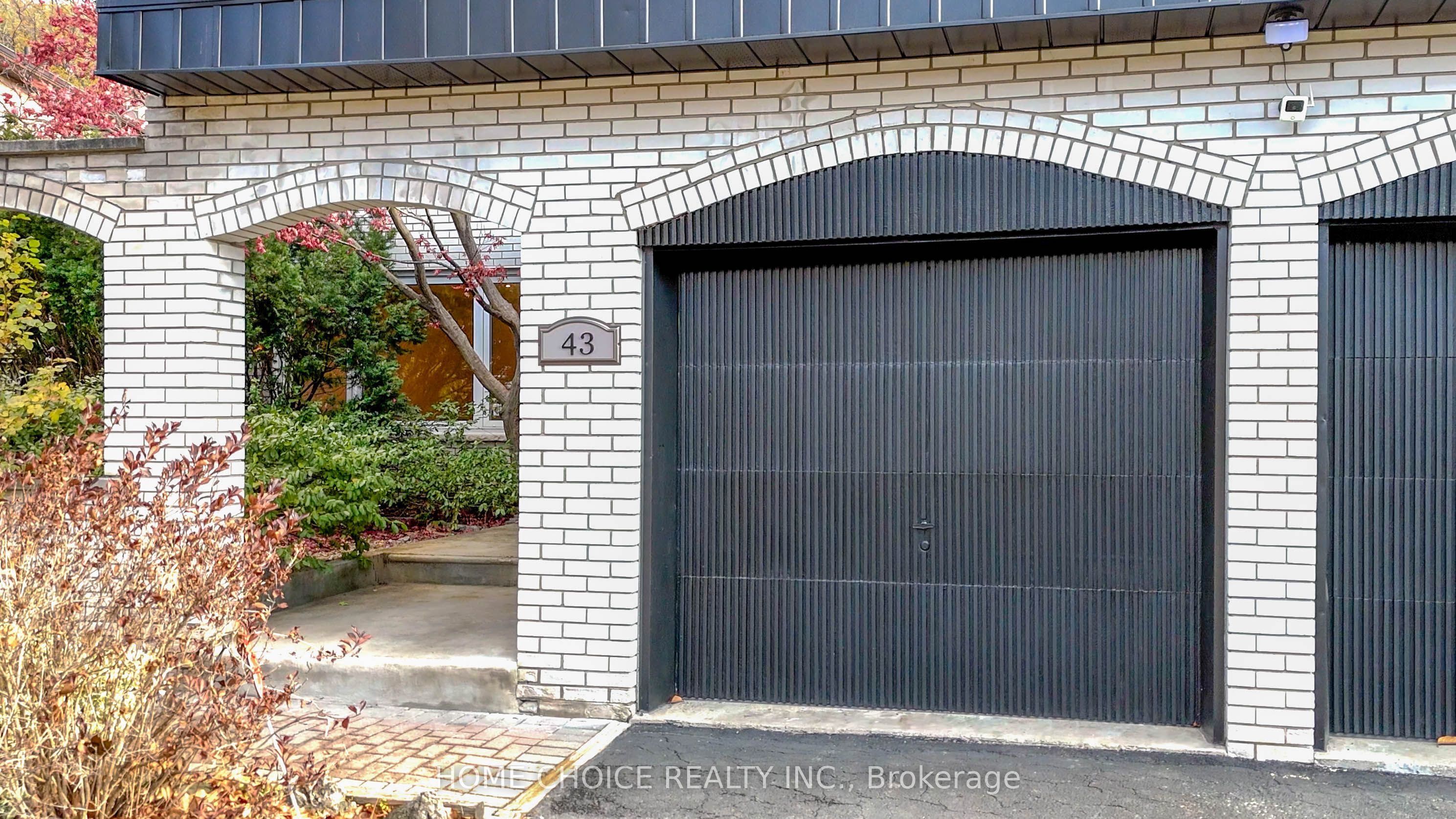 43 Golfwood Heights E