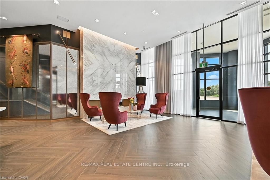 405 Dundas Street W 316
