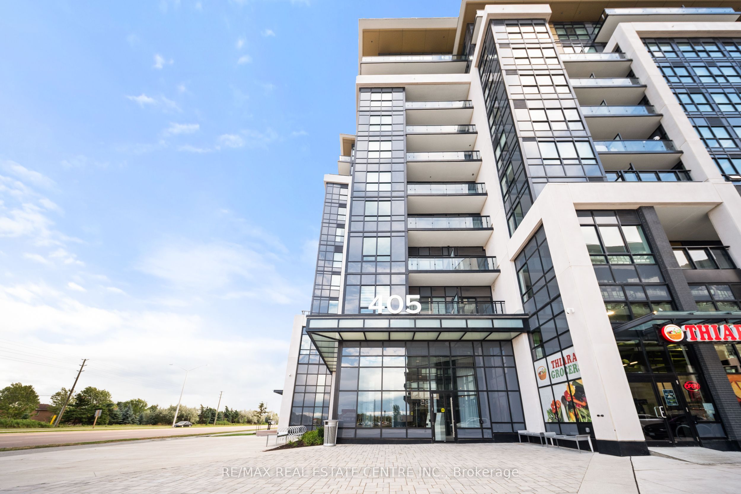 405 Dundas Street W 316