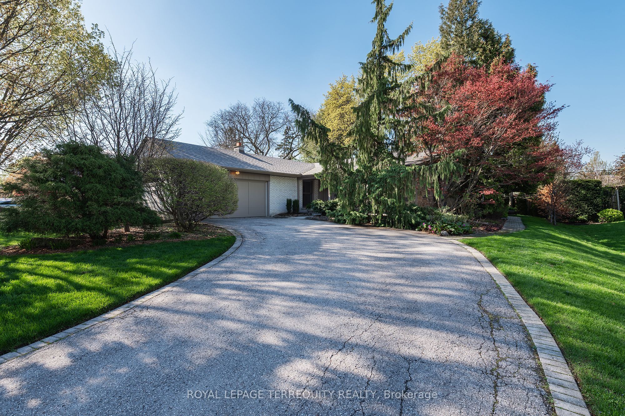 Photo 1 of 50 — 496 The Kingsway N/A, Toronto, ON M9A 3W6