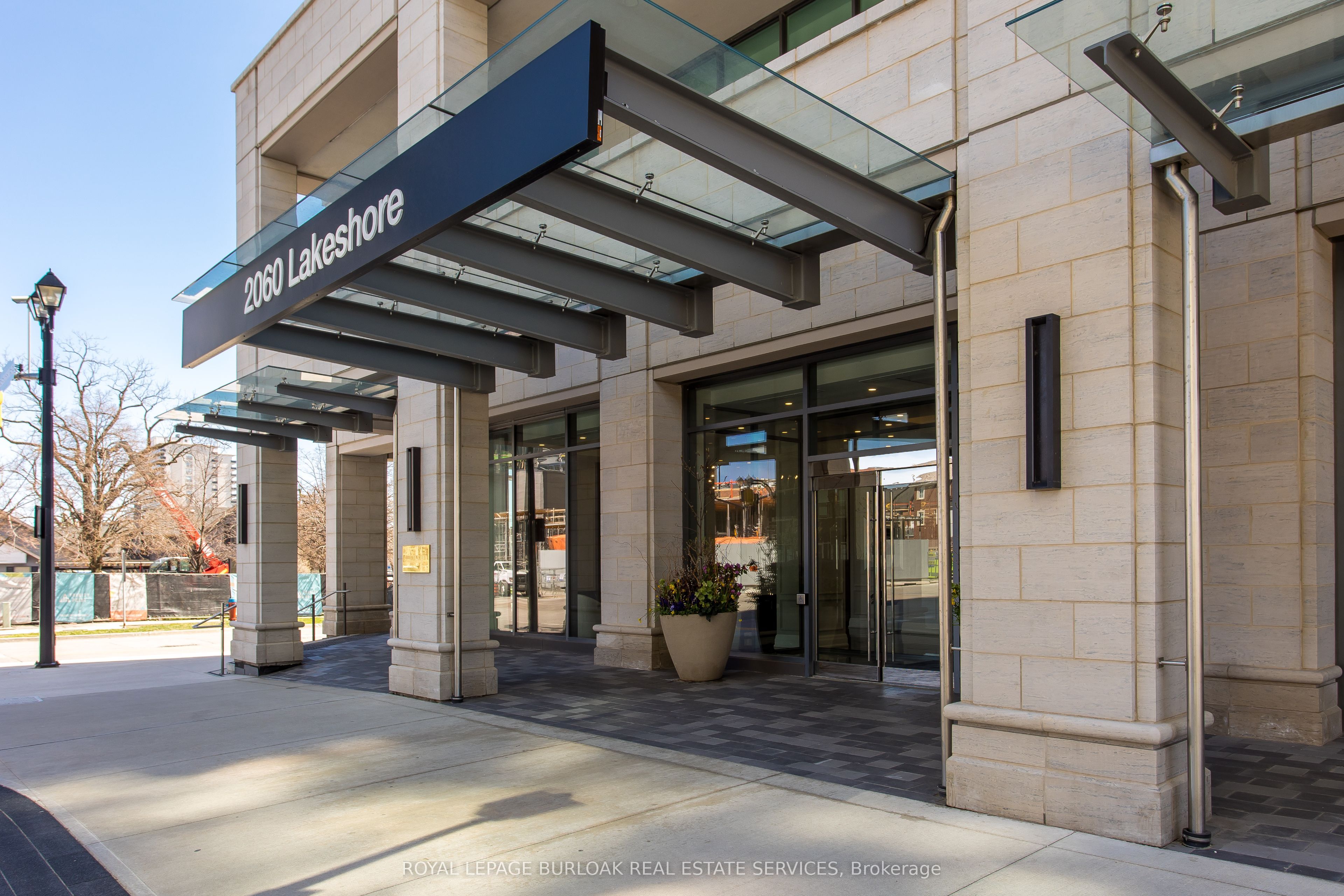 2060 Lakeshore Road 1303