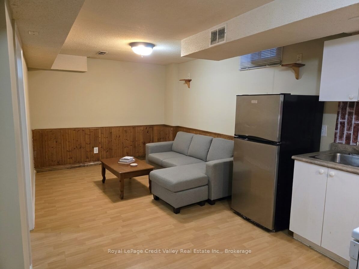 15 Twin Pines Crescent BSMT