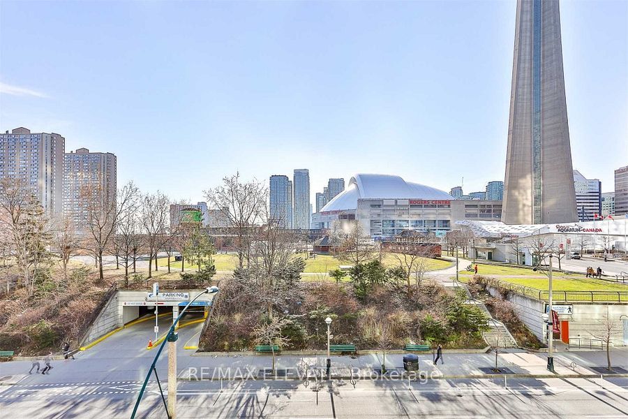 51 Lower Simcoe Street 308