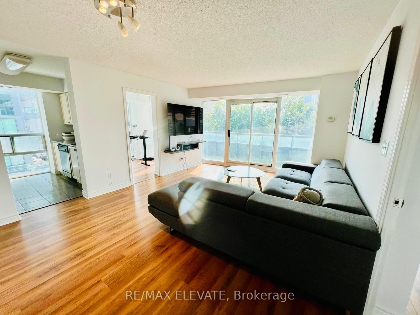 51 Lower Simcoe Street 308