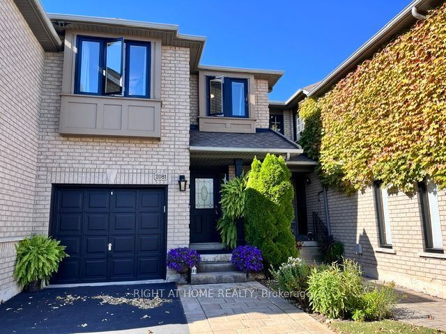 Photo of 2081 Golden Orchard Trail Trail, Oakville, ON L6M 3W8 (MLS # W13874864)