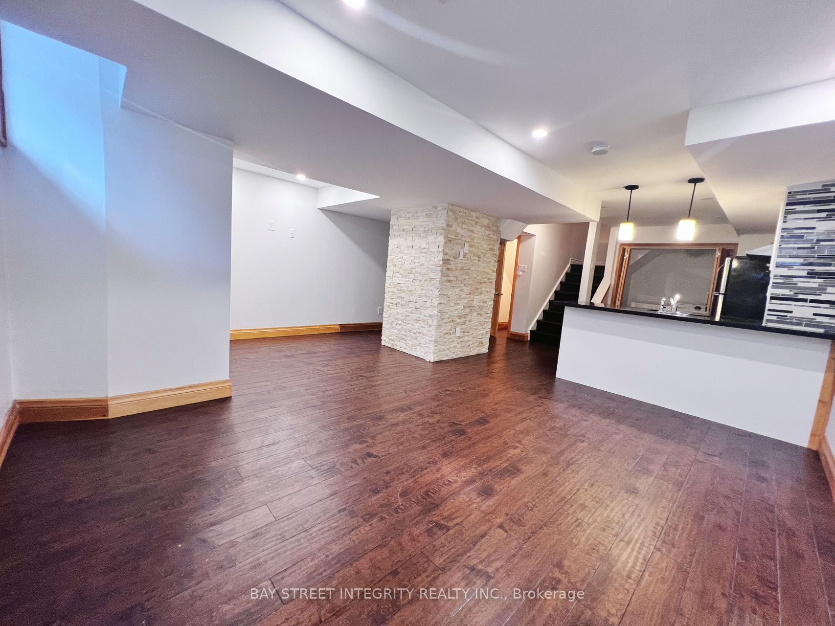 Bsmt-220 Sixteen Mile Drive