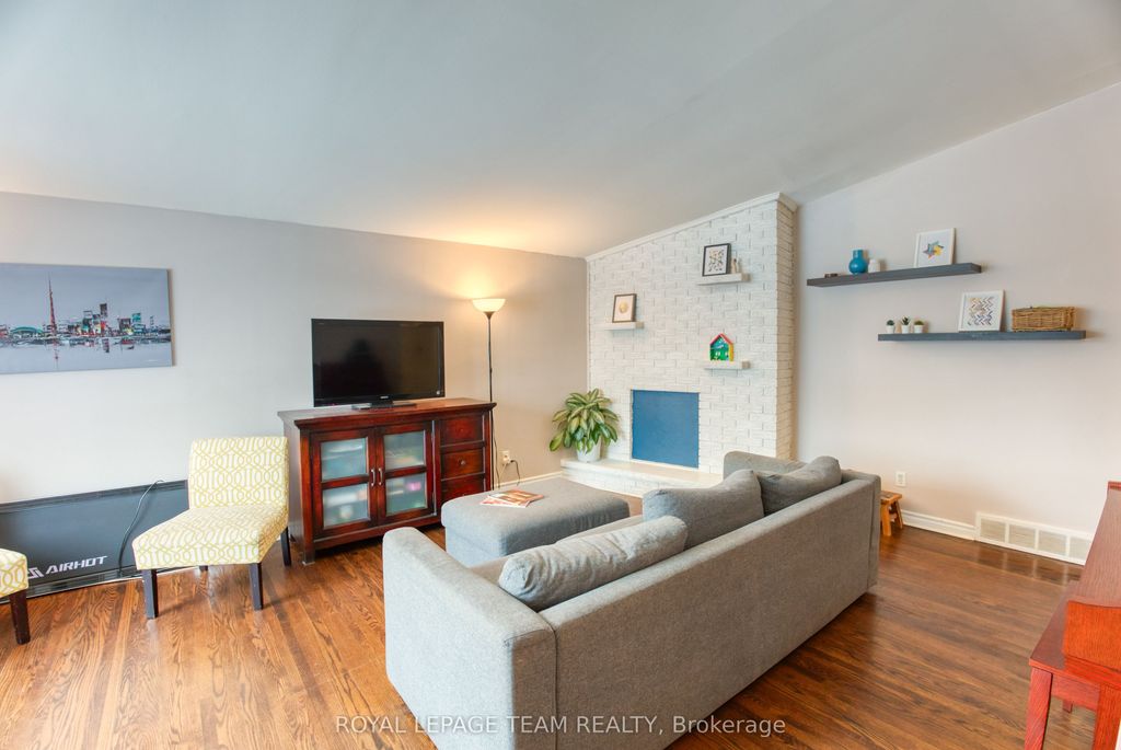 Photo of 2010 Featherston Drive, Alta Vista and Area, ON K1H 6P9 (MLS # X12584366)