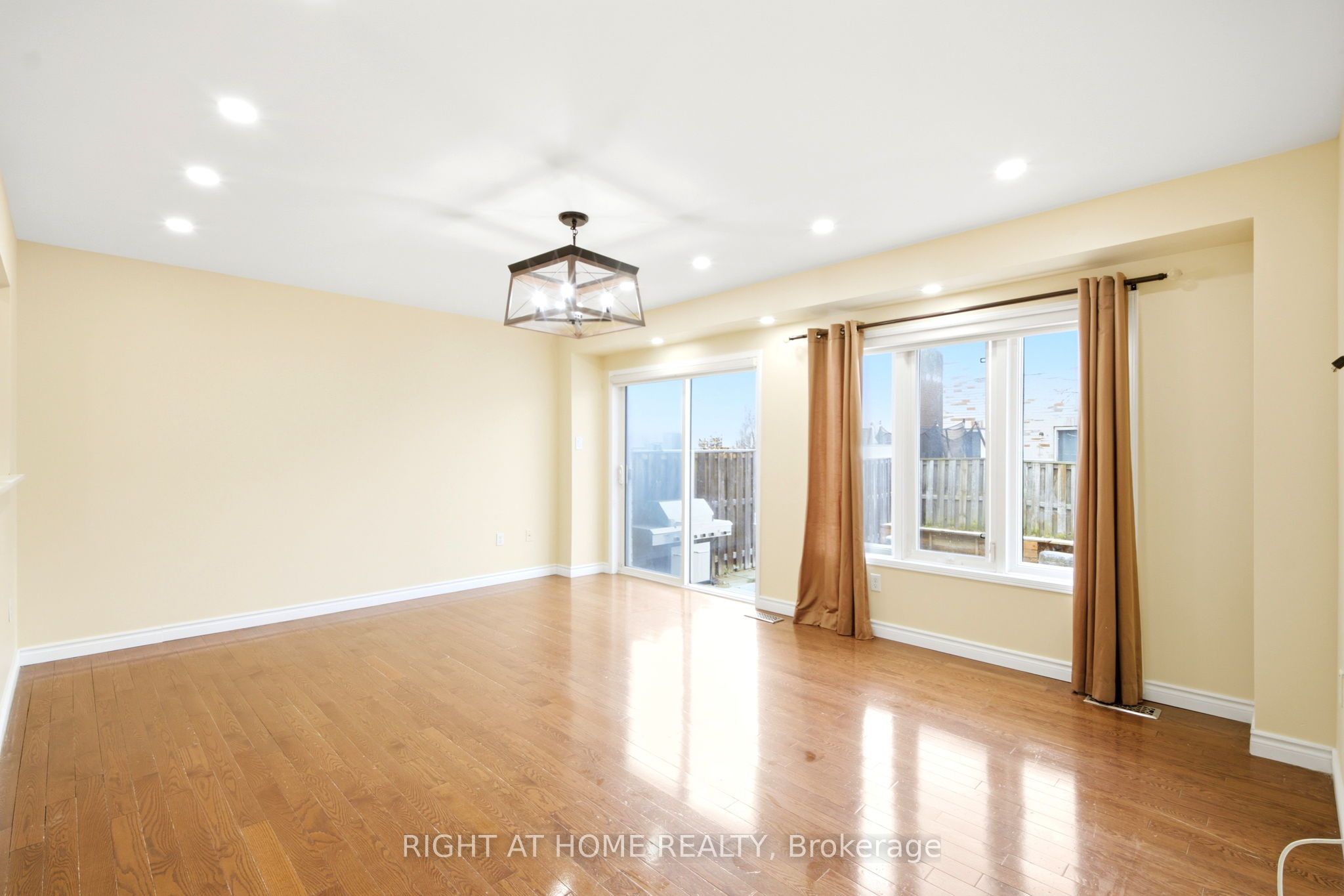 212 Venice Gate Drive