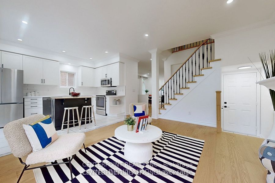 416 The Bridle Walk