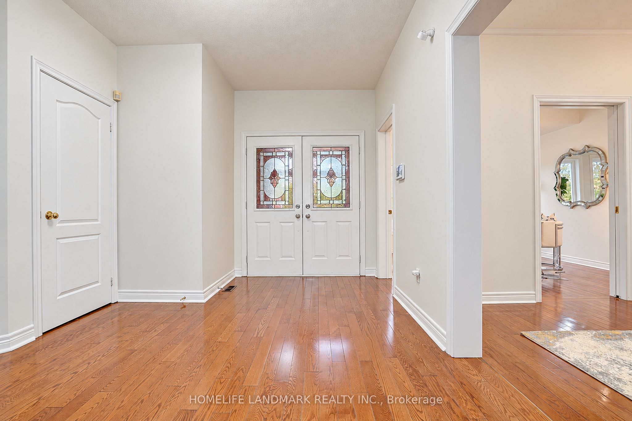 124 Shaftsbury Avenue