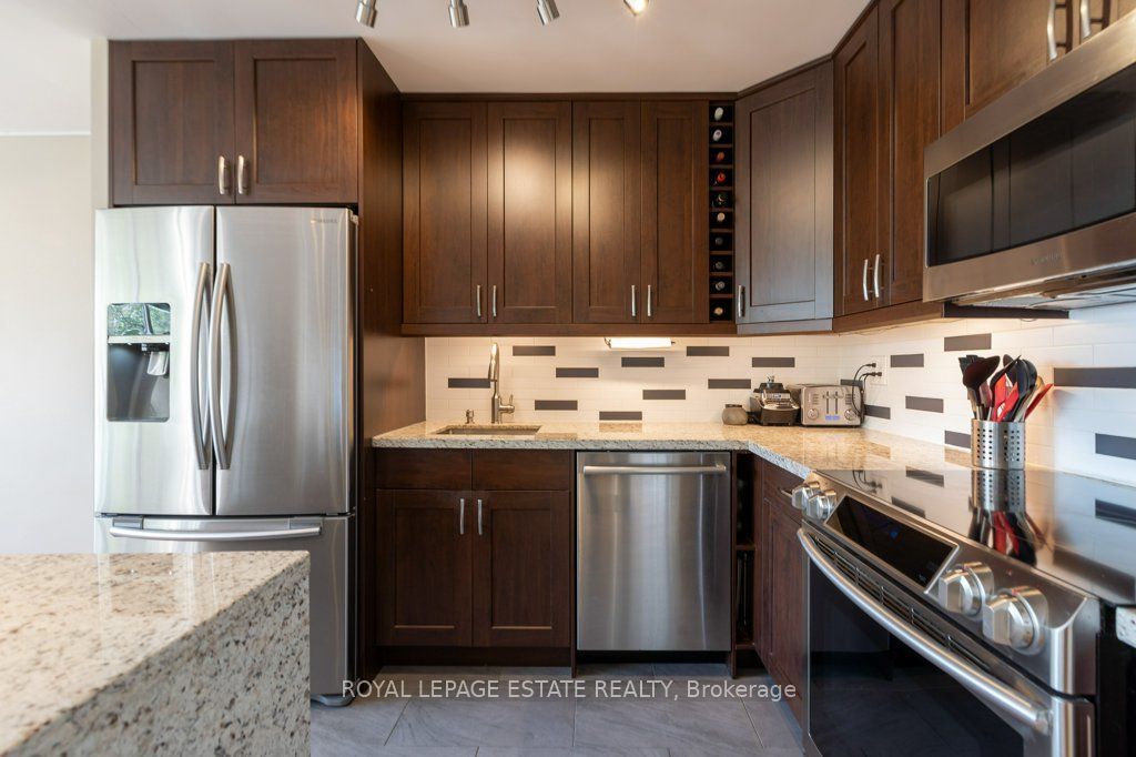Photo of 160 The Donway N/A W #305, Toronto, ON M3C 2G1 (MLS # C12459612)