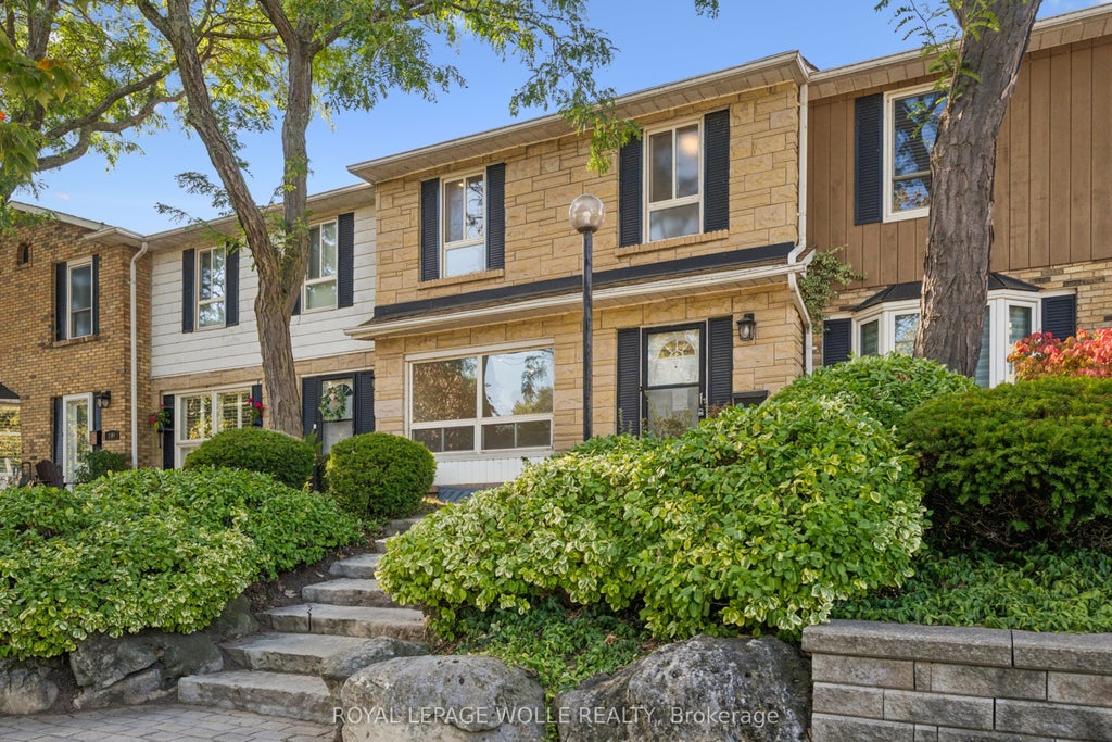 Photo of 5475 Lakeshore Road #107, Burlington, ON L7L 1E1 (MLS # W14109484)