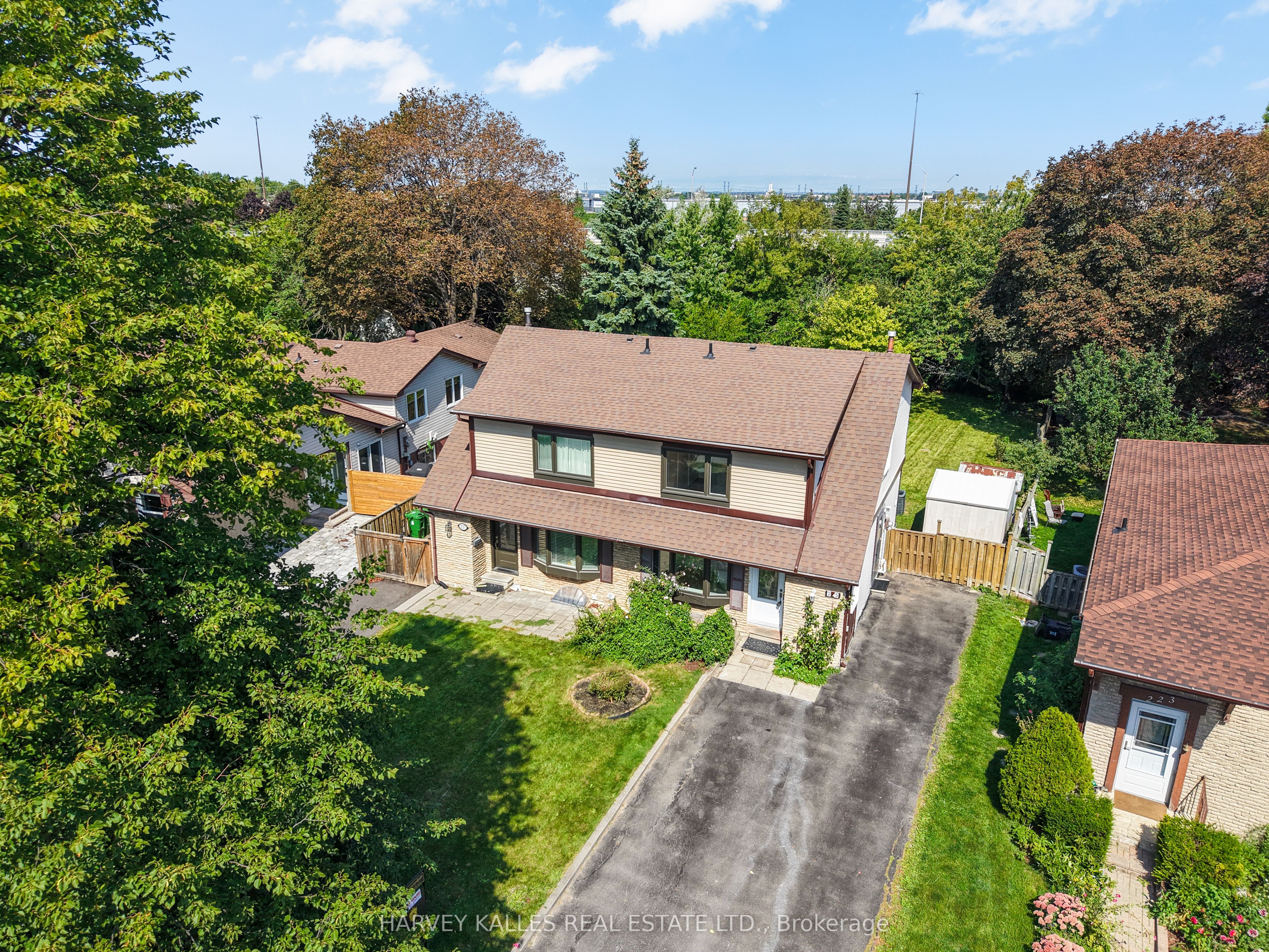 225 Hollyberry Trail