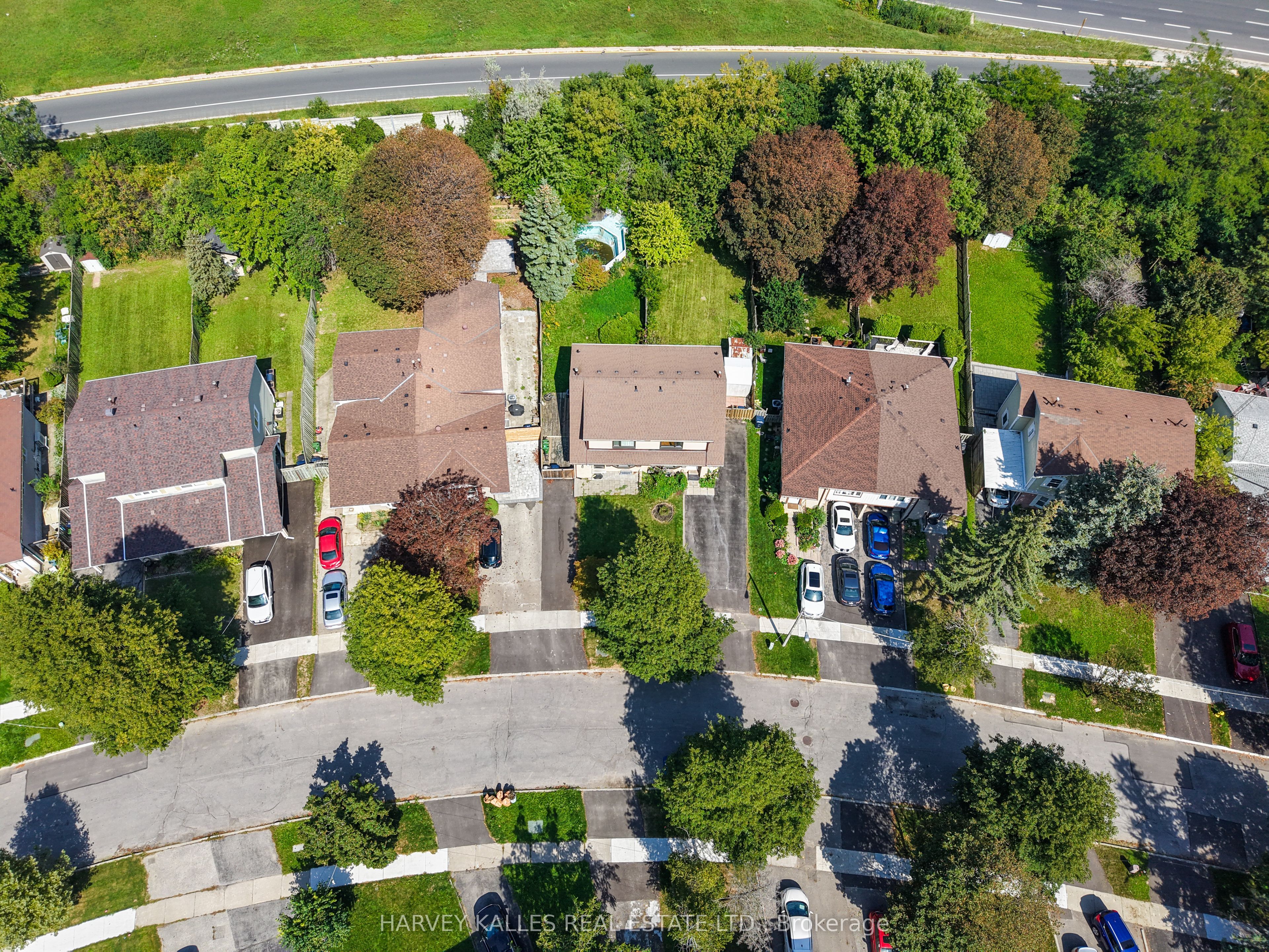 225 Hollyberry Trail