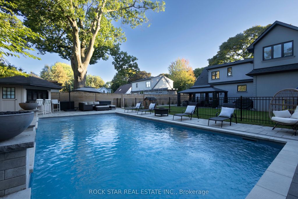 Photo of 2055 Courtland Crescent, Mississauga, ON L4Y 1V1 (MLS # W12460207)