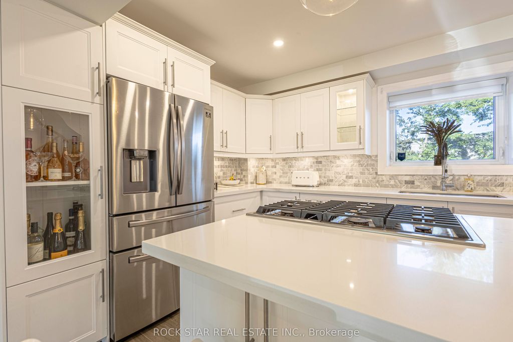 Photo of 2055 Courtland Crescent, Mississauga, ON L4Y 1V1 (MLS # W12460207)