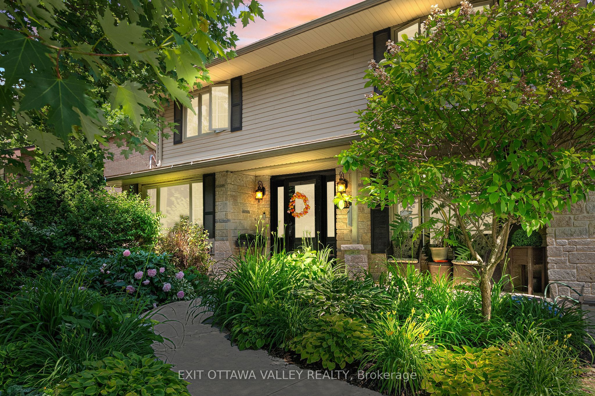 605 Elizabeth Street - Photo 2