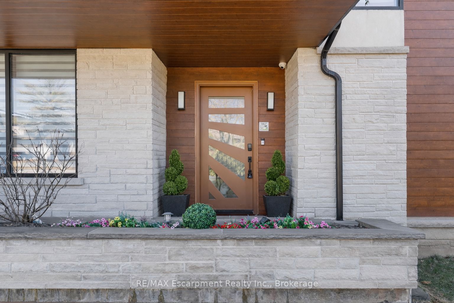 1526 Bridge Road