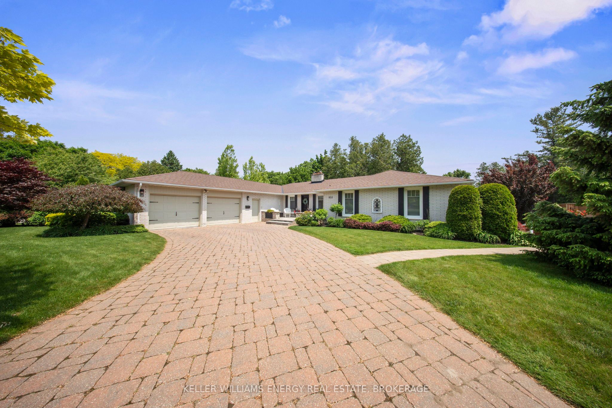 833 Glenmanor Drive